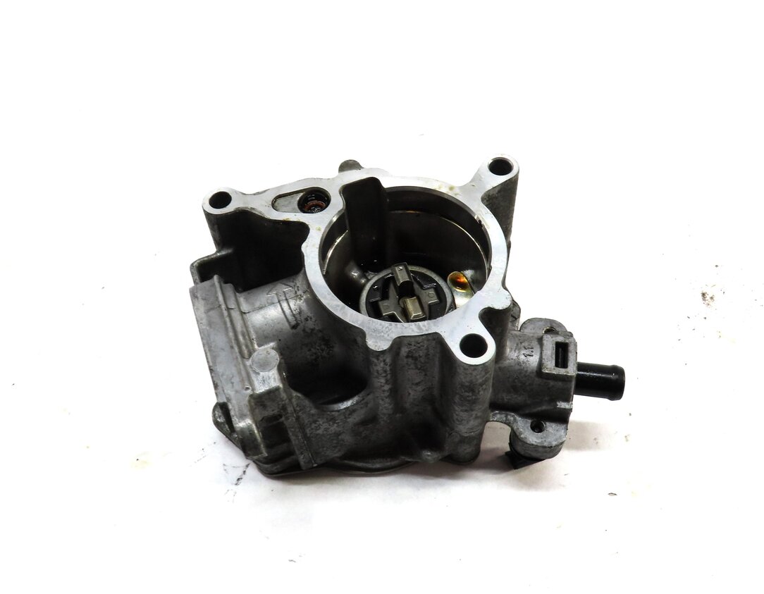 Thumbnail 1: 2015-2018 AUDI Q3 (8U) 2.0L CCTA TURBO ENGINE BRAKE VACUUM PUMP