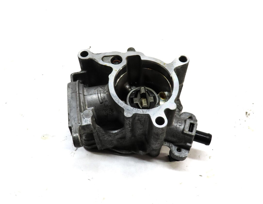 Thumbnail 2: 2015-2018 AUDI Q3 (8U) 2.0L CCTA TURBO ENGINE BRAKE VACUUM PUMP