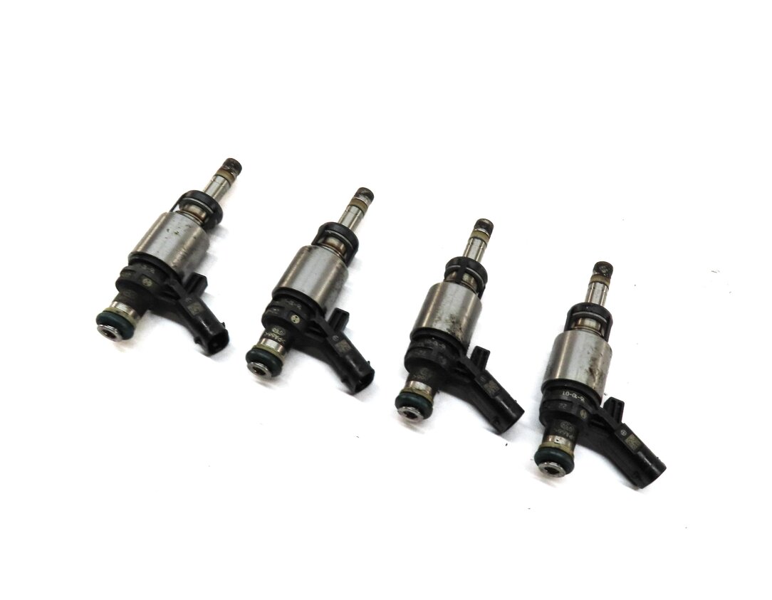 Thumbnail 1: 08-17 AUDI A3 A4 A5 A6 Q5 TT (8P B8 8K 8T 8R MK2 C7) 2.0L FSI FUEL INJECTOR SET