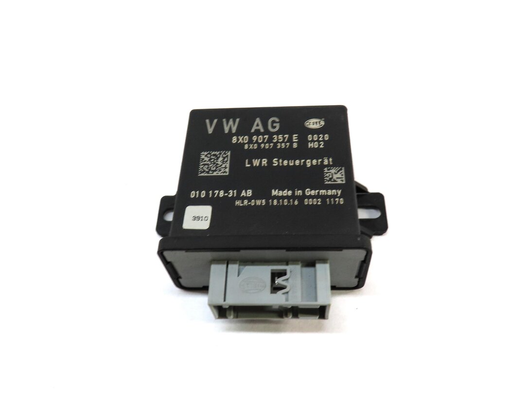 Thumbnail 2: 2017 AUDI Q3 (8U) HEADLIGHT HEAD LIGHT RANGE CONTROL MODULE