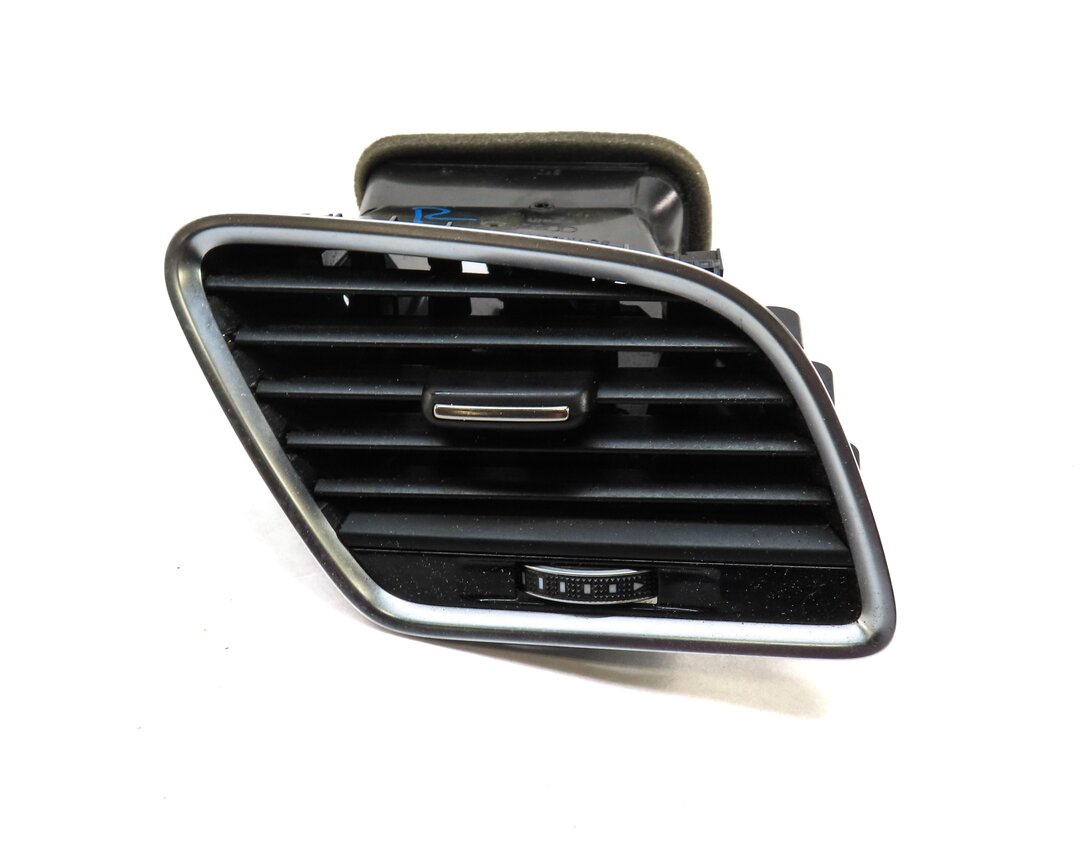 Thumbnail 2: 2017 AUDI Q3 (8U) FRONT RIGHT PASSENGER DASH HEATER A/C AIR VENT