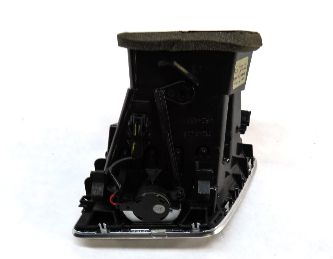 Thumbnail 4: 2017 AUDI Q3 (8U) FRONT RIGHT PASSENGER DASH HEATER A/C AIR VENT