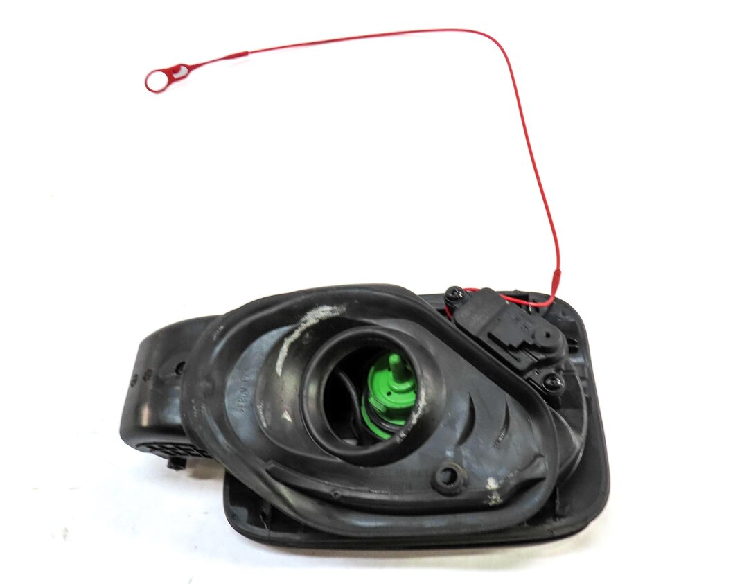 Thumbnail 3: 2015-2018 AUDI Q3 (8U) FUEL TANK DOOR COVER TRIM w/ HOUSING (BRILLIANT BLACK A2)