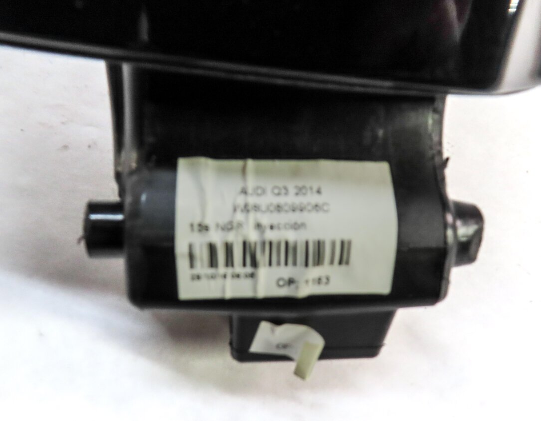 Thumbnail 5: 2015-2018 AUDI Q3 (8U) FUEL TANK DOOR COVER TRIM w/ HOUSING (BRILLIANT BLACK A2)