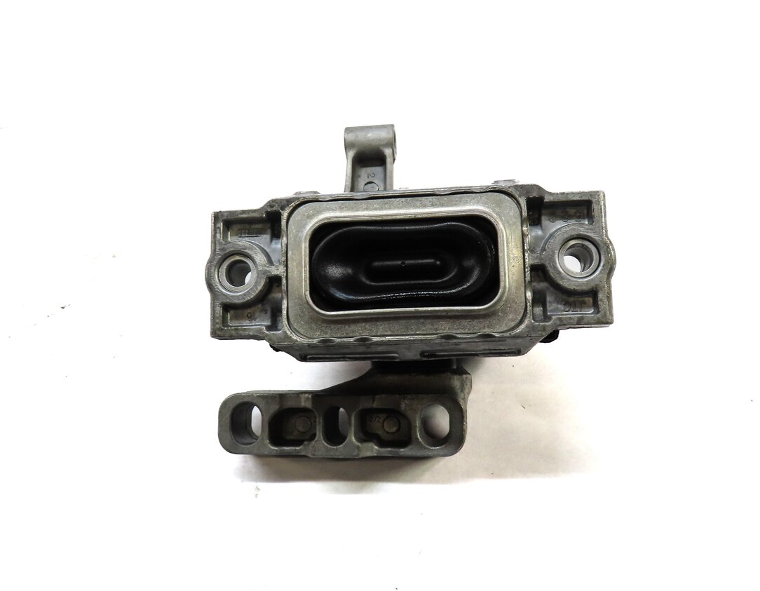 Thumbnail 2: 2017 AUDI Q3 (8U) 2.0L CCTA TURBO ENGINE RIGHT MOTOR MOUNT BRACKET