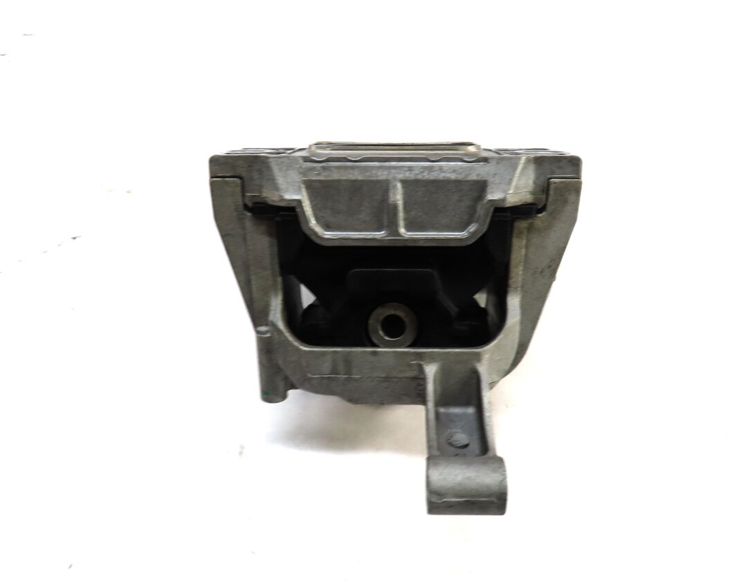 Thumbnail 3: 2017 AUDI Q3 (8U) 2.0L CCTA TURBO ENGINE RIGHT MOTOR MOUNT BRACKET