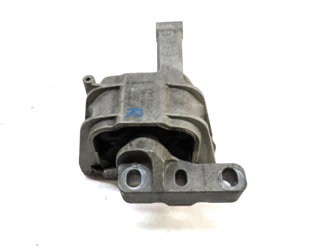 Thumbnail 4: 2017 AUDI Q3 (8U) 2.0L CCTA TURBO ENGINE RIGHT MOTOR MOUNT BRACKET