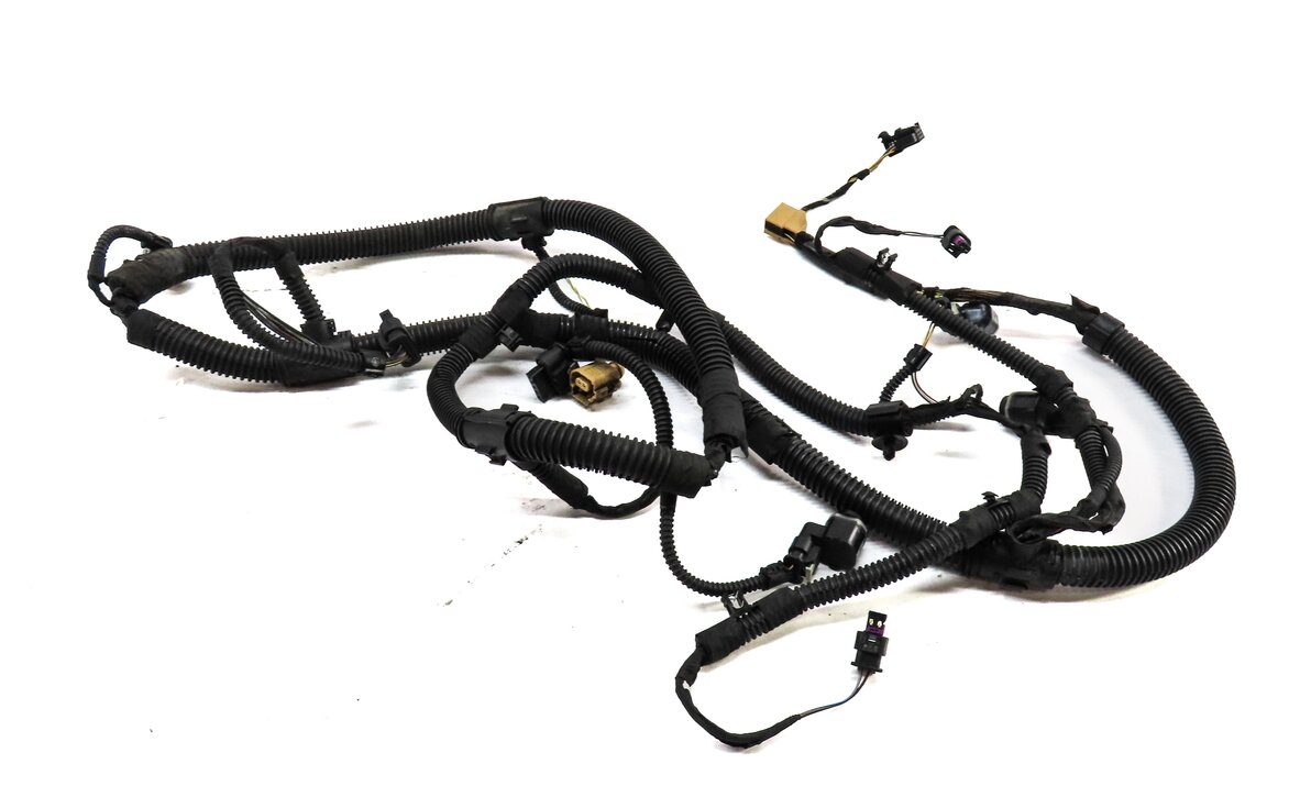 2017 AUDI Q3 (8U) REAR PDC PARK DISTANCE SENSOR SET w/ HARNESS (BRILLIANT BLACK)