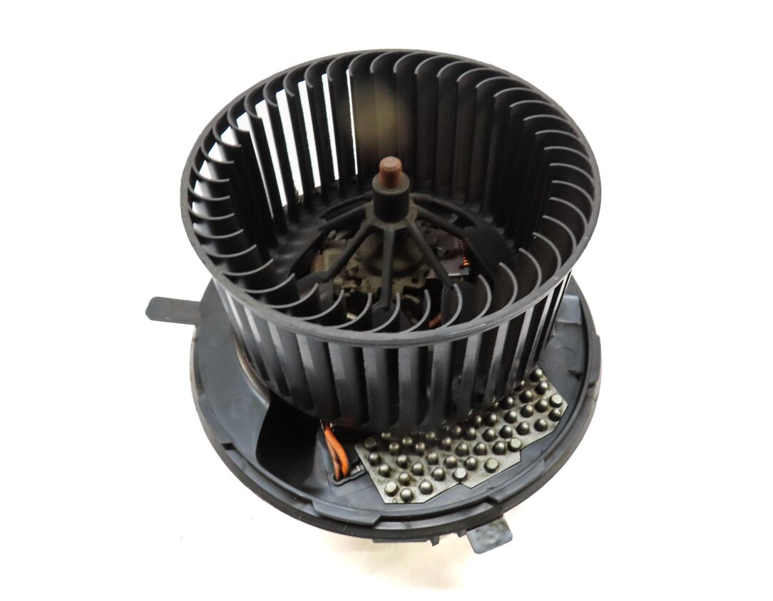 Thumbnail 2: 2015-2018 VW CC EOS TIGUAN / AUDI Q3 (8U) FRONT HEATER A/C BLOWER FAN MOTOR