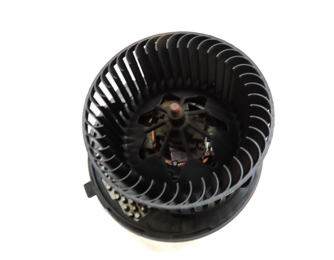 Thumbnail 3: 2015-2018 VW CC EOS TIGUAN / AUDI Q3 (8U) FRONT HEATER A/C BLOWER FAN MOTOR