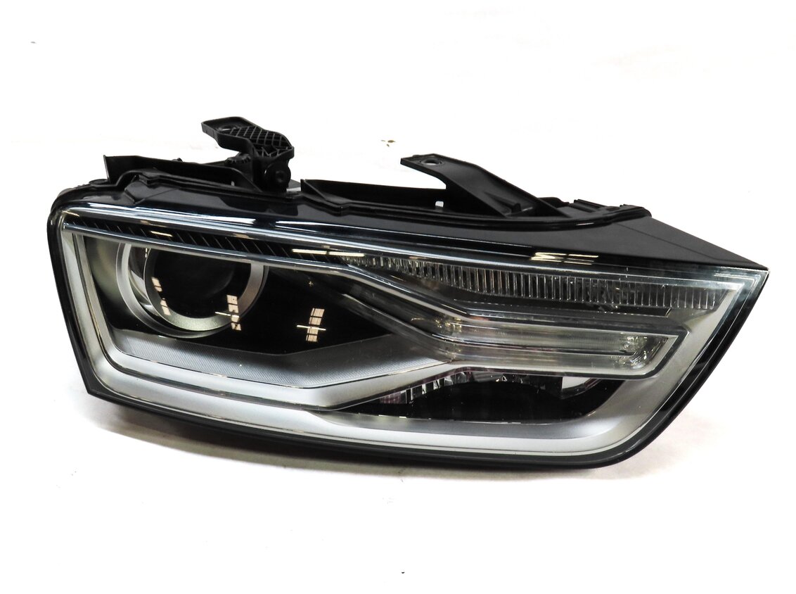 Thumbnail 1: 16-18 AUDI Q3 (8U) RIGHT PASSENGER HID XENON SELF ADJUST HEADLIGHT LIGHT LAMP