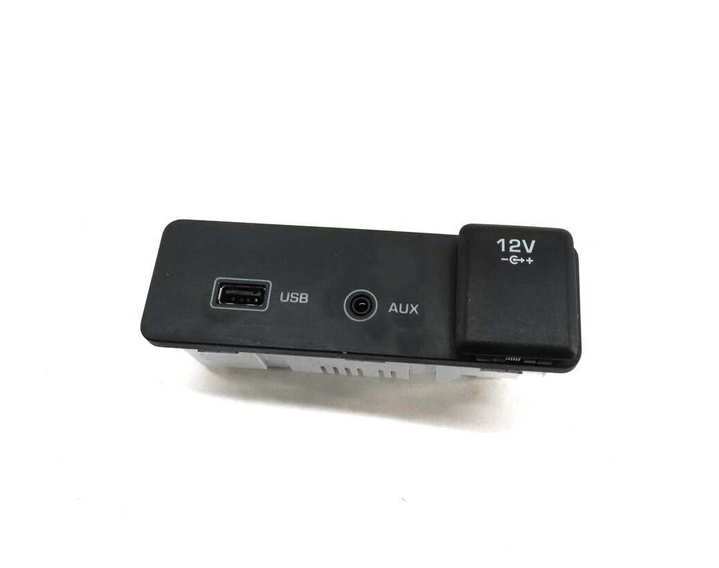 Thumbnail 2: 17 LAND ROVER DISCOVERY SPORT (L550) CENTER CONSOLE AUX USB AUXILIARY JACK INPUT