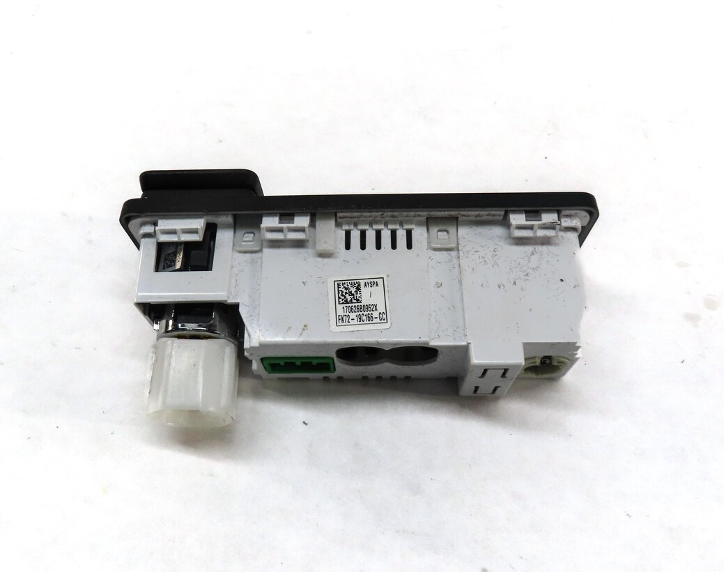 Thumbnail 3: 17 LAND ROVER DISCOVERY SPORT (L550) CENTER CONSOLE AUX USB AUXILIARY JACK INPUT