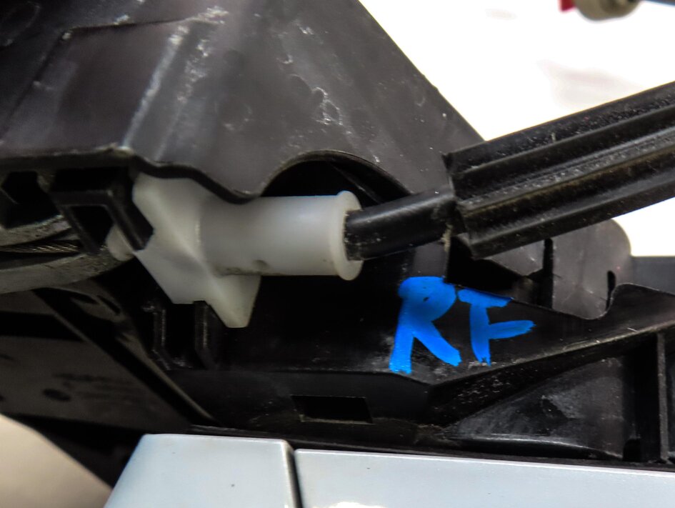 Thumbnail 5: 15-19 ROVER DISCOVERY SPORT (L550) RIGHT FRONT PASSIVE DOOR HANDLE YULONG WHITE