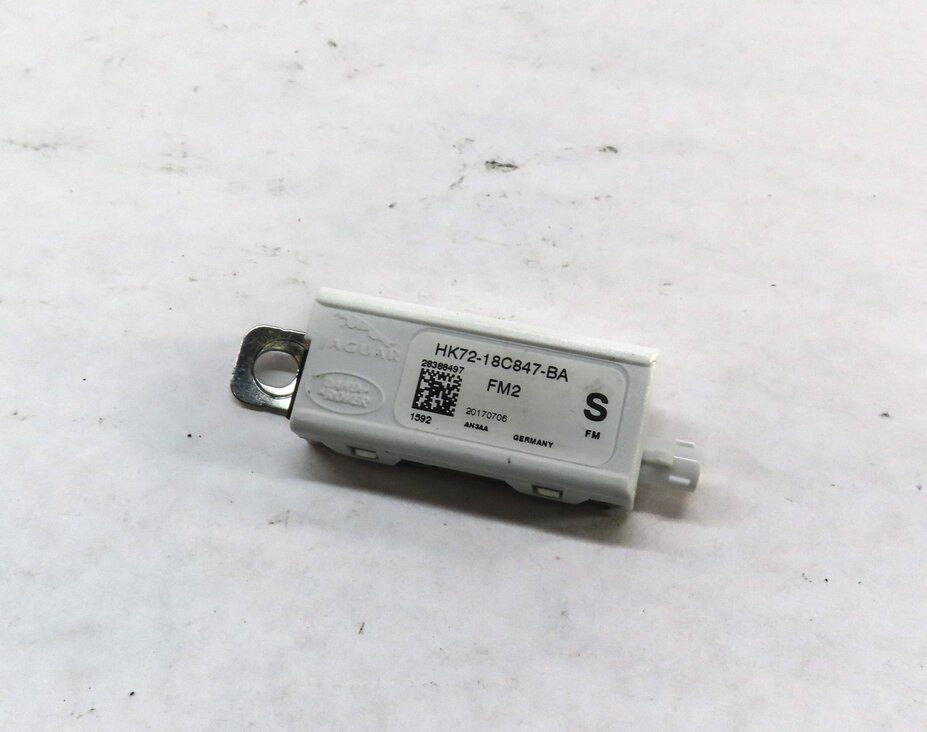 Thumbnail 1: 2017 LAND ROVER DISCOVERY SPORT (L550) RADIO STEREO ANTENNA AMPLIFIER MODULE