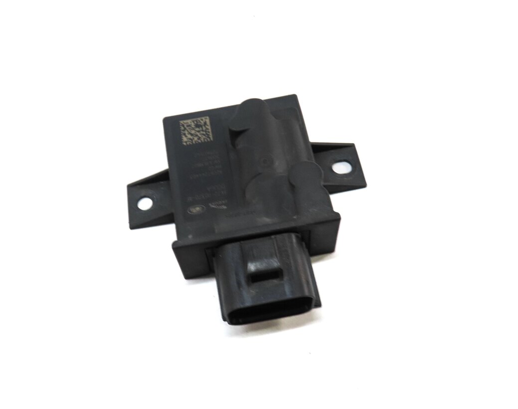 Thumbnail 1: 15-19 JAGUAR E-PACE F-PACE XE XF / LAND ROVER DISCOVERY SPORT - FUEL PUMP MODULE