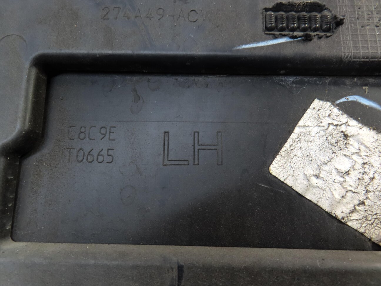 Thumbnail 6: 2015-2019 LAND ROVER DISCOVER SPORT (L550) REAR LEFT LOWER DOOR MOULDING TRIM