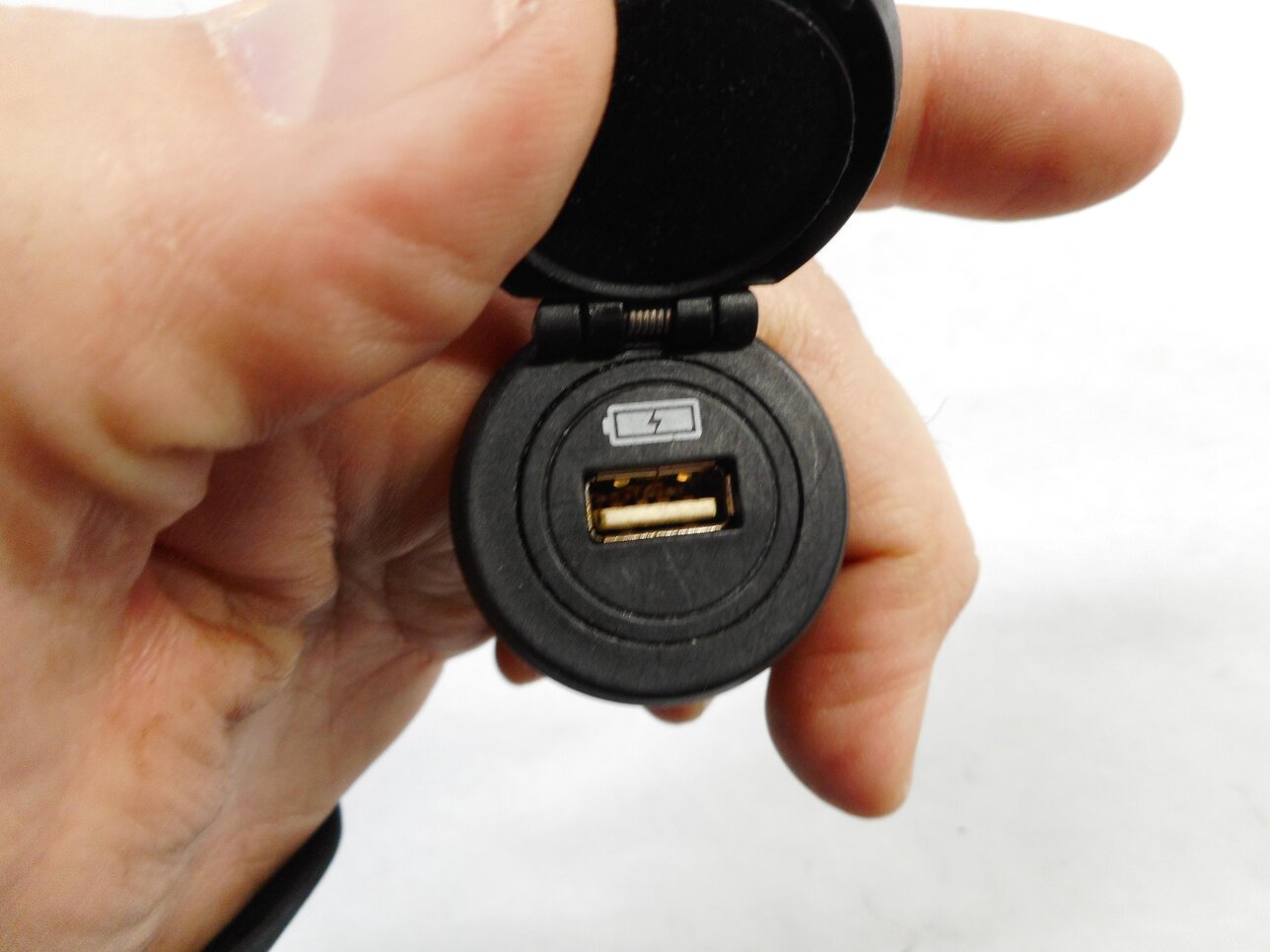 Thumbnail 3: 2017 LAND ROVER DISCOVERY SPORT (L550) 5V USB CHARGING PLUG SOCKET
