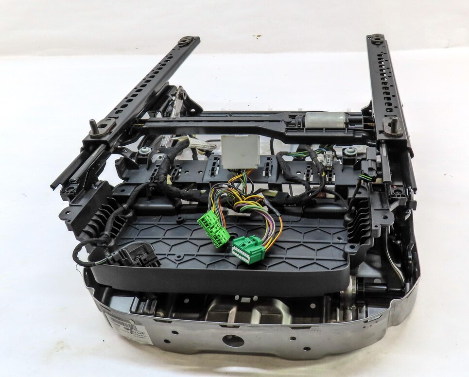 Thumbnail 6: 15-19 LAND ROVER DISCOVERY SPORT (L550) FRONT LEFT DRIVER SEAT TRACK w/ MOTORS