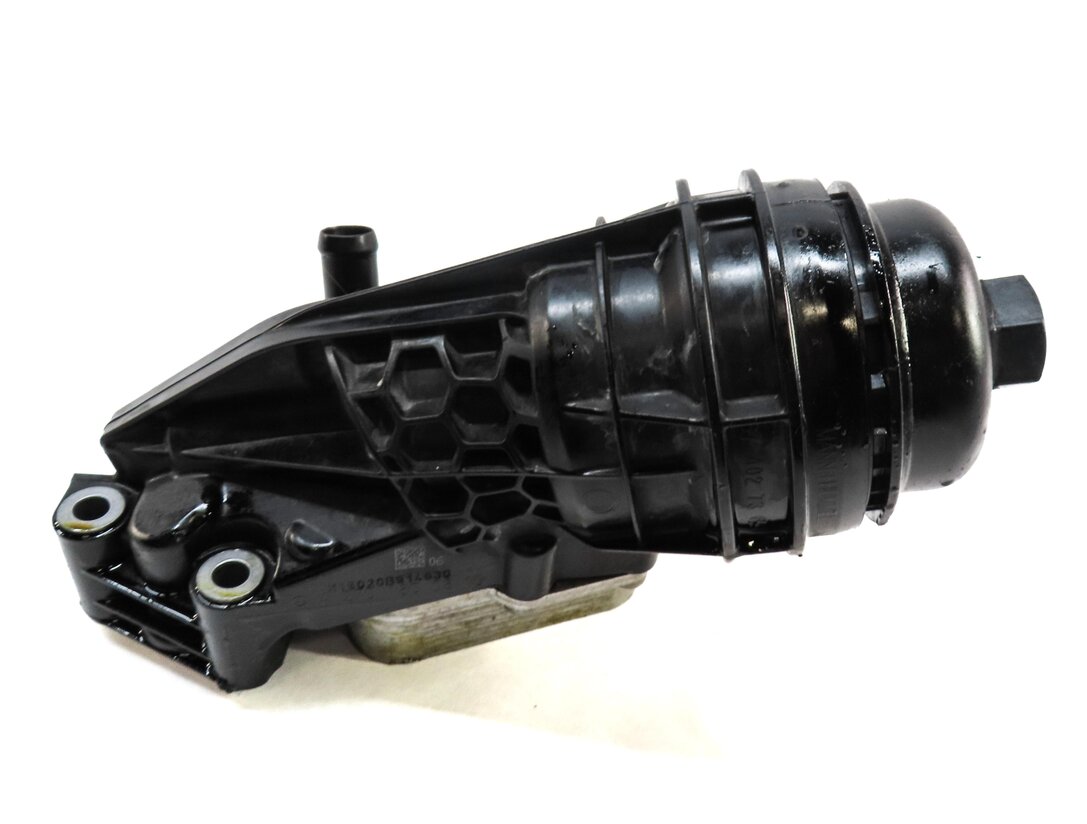 Thumbnail 4: 2015 MERCEDES CLA250 (C117 W117) 2.0L M270 ENGINE OIL FILTER HOUSING w/ COOLER