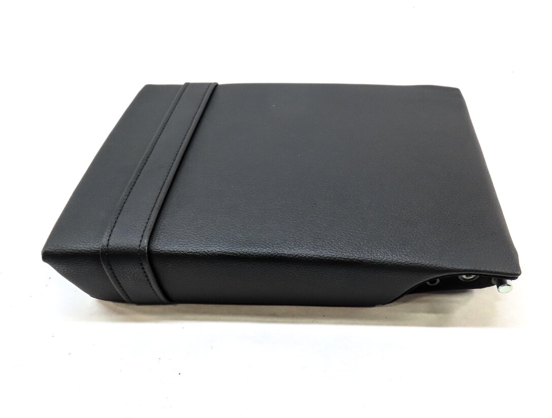 Thumbnail 4: 2015 MERCEDES CLA250 (C117 W117) REAR SEAT CENTER ARMREST CUP HOLDER (BLACK)