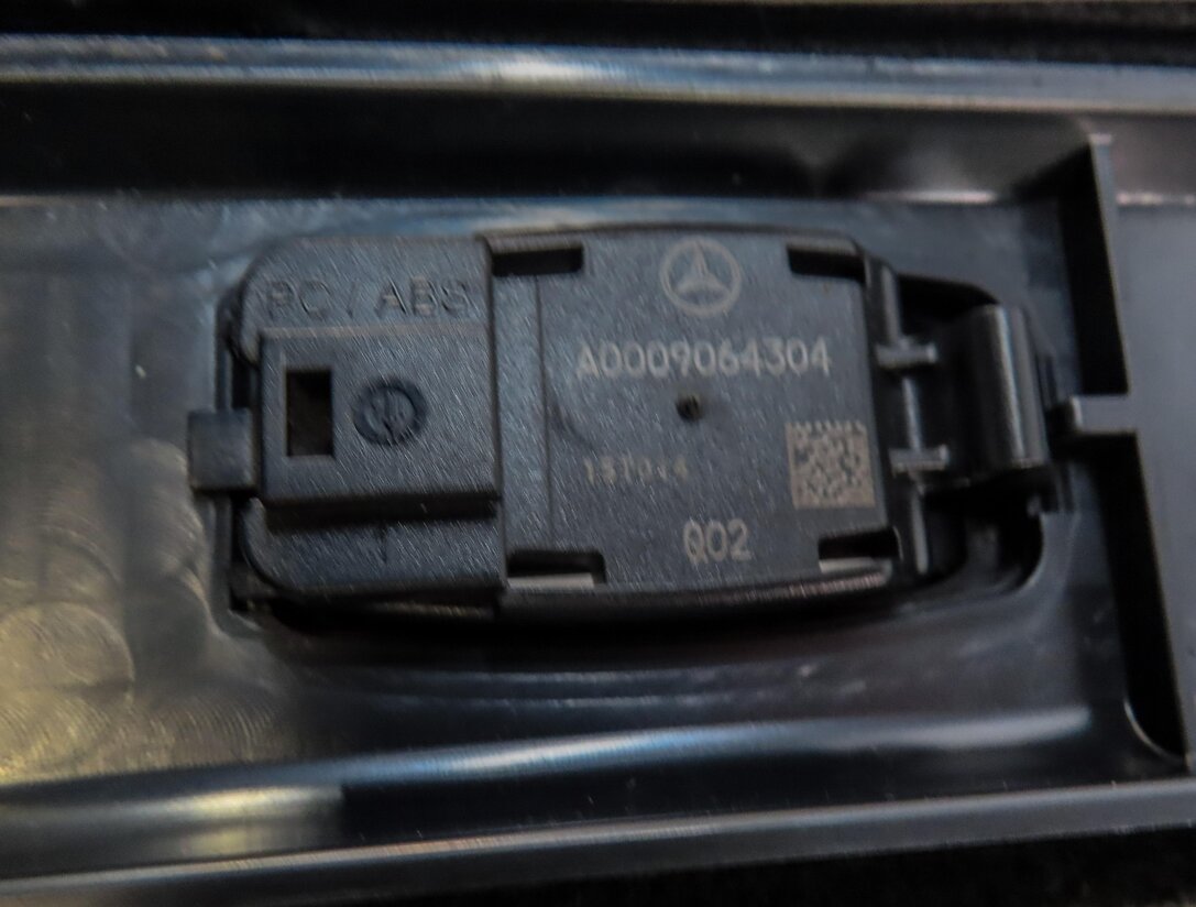 Thumbnail 7: 14-19 MERCEDES CLA (C117 W117) RIGHT PASSENGER LOWER BOTTOM SEAT CUSHION (BLACK)