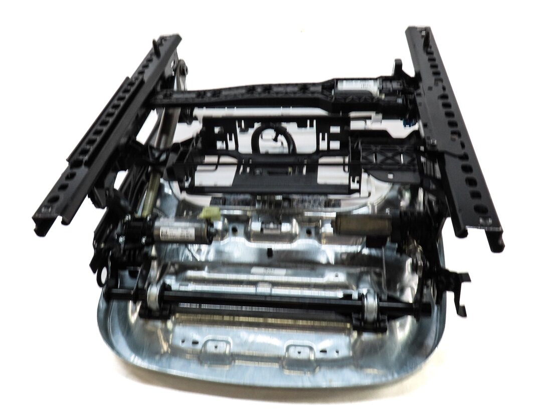 Thumbnail 4: 2014-2019 MERCEDES CLA CLASS (C117) FRONT RIGHT PASSENGER SEAT TRACK (MEMORY)