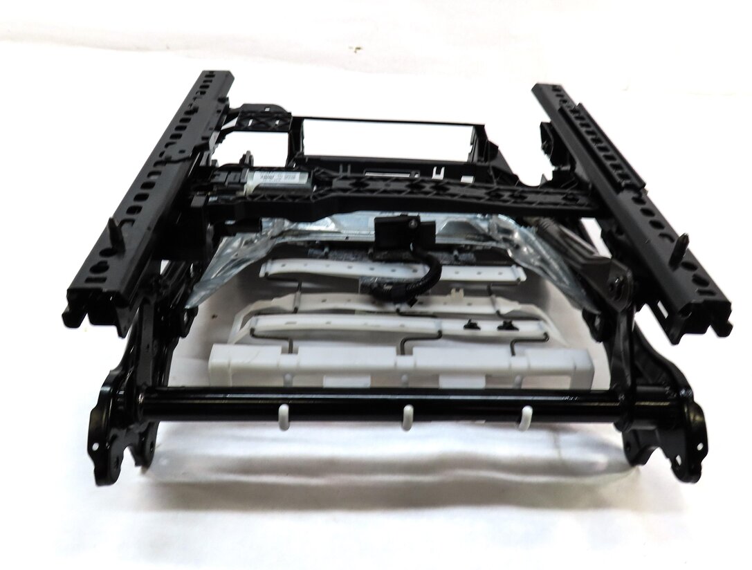Thumbnail 7: 2014-2019 MERCEDES CLA CLASS (C117) FRONT RIGHT PASSENGER SEAT TRACK (MEMORY)