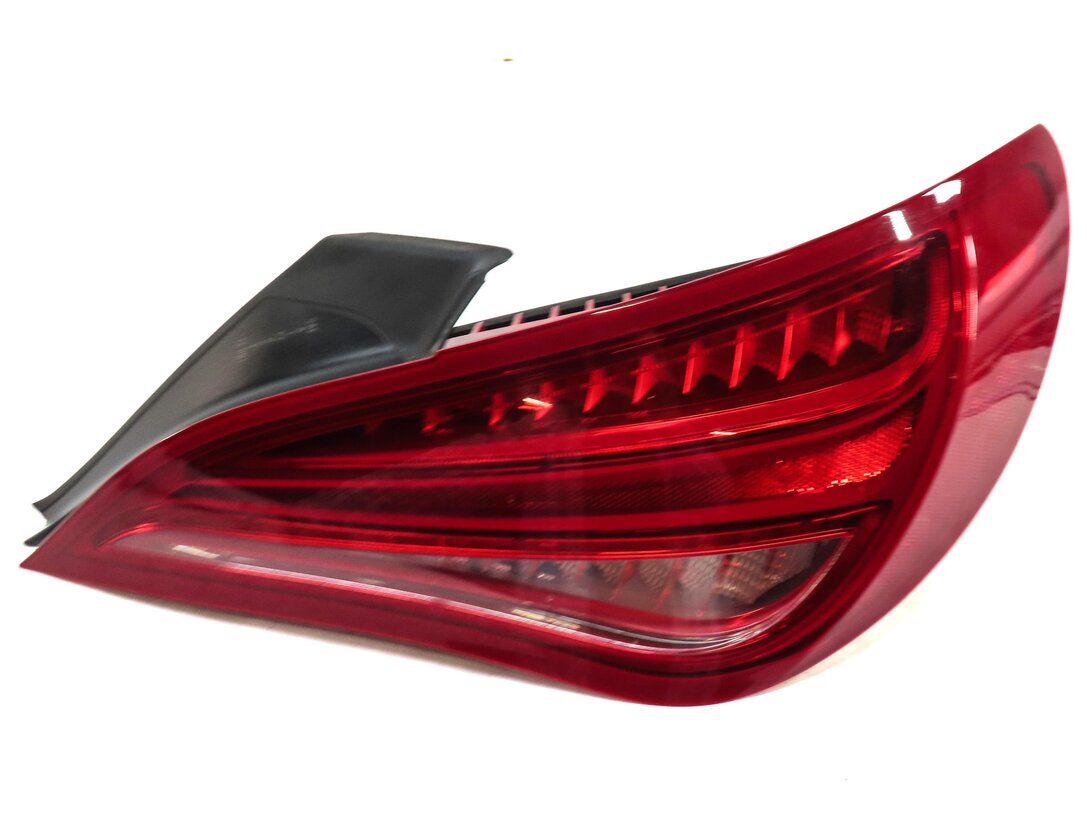 2014-2016 MERCEDES CLA-CLASS (C117) RIGHT TAILLIGHT BRAKE LIGHT LAMP (LED)