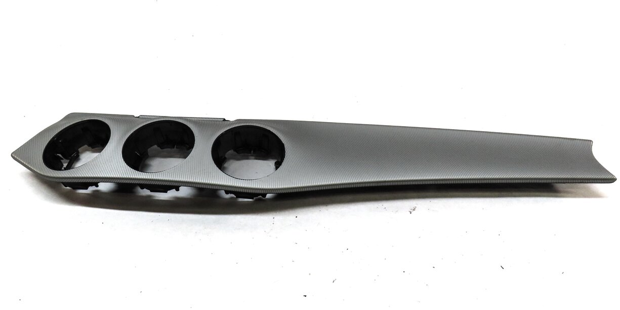 Thumbnail 2: 2015 MERCEDES CLA250 (C117 W117) FRONT DASH PANEL TRIM (SILVER WAVE)