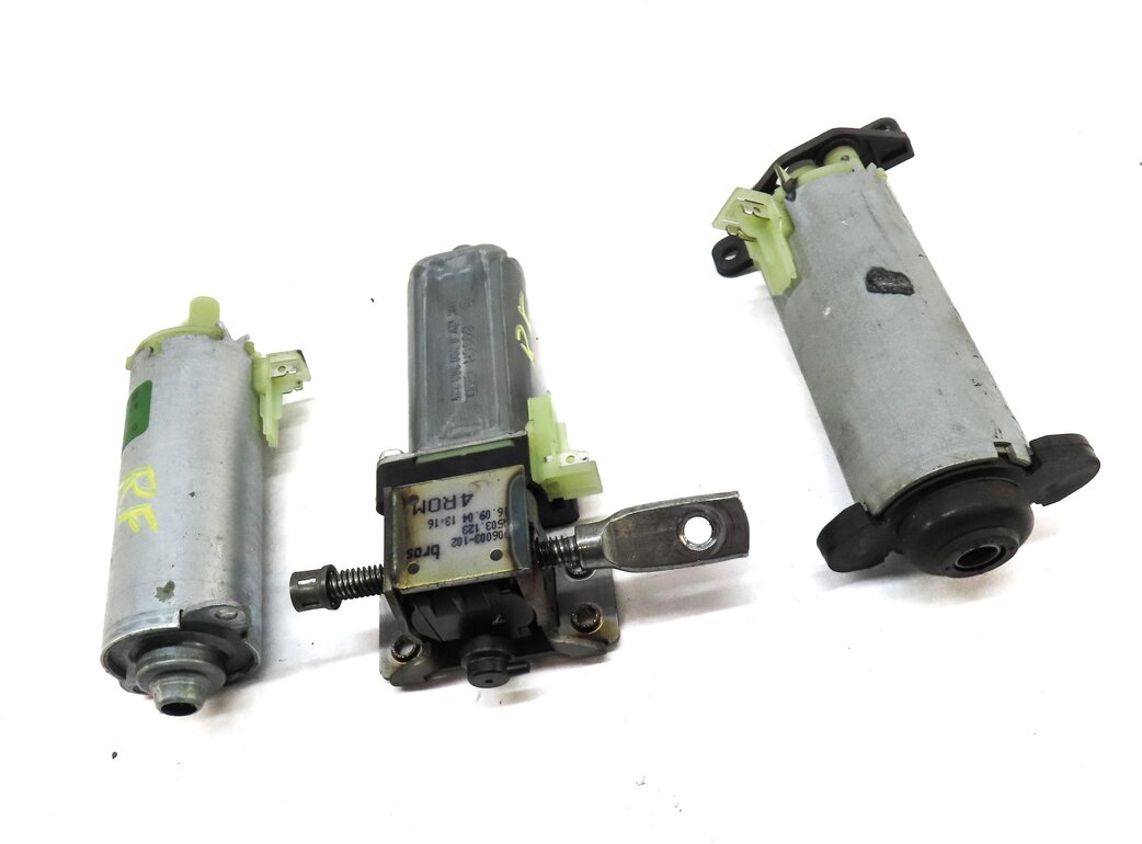 Thumbnail 3: 2005 PORSCHE CAYENNE (955) FRONT RIGHT PASSENGER SEAT ADJUST MOTOR SET
