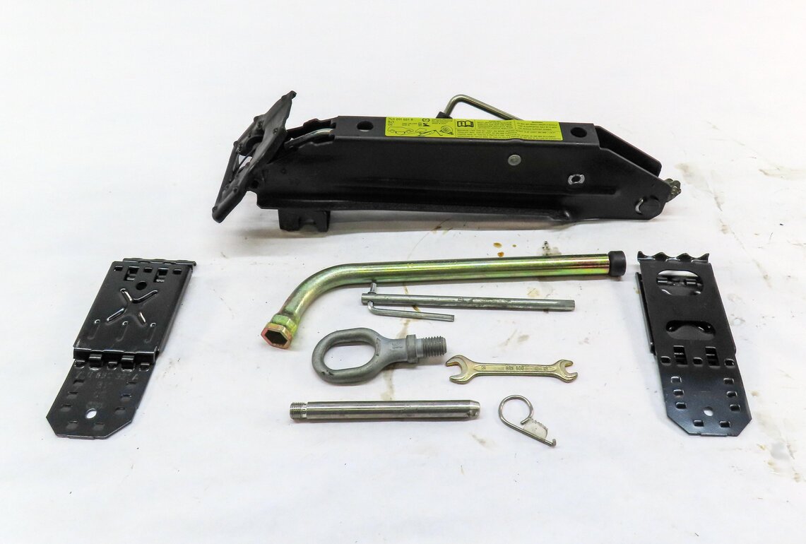 Thumbnail 2: 2003-2010 PORSCHE CAYENNE (955) SCISSOR JACK HANDLE LUG WRENCH CHOCK TOOL KIT