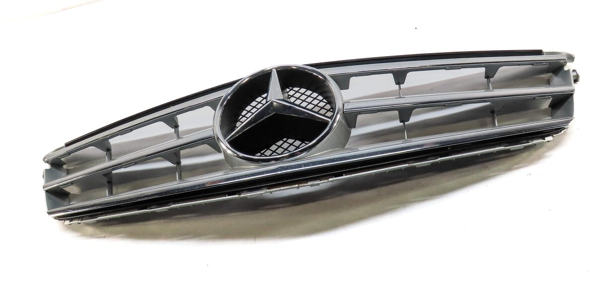 Thumbnail 3: 08-12 MERCEDES C-CLASS (W204) FRONT HOOD GRILLE AIR VENT TRIM (SPORT PACKAGE)
