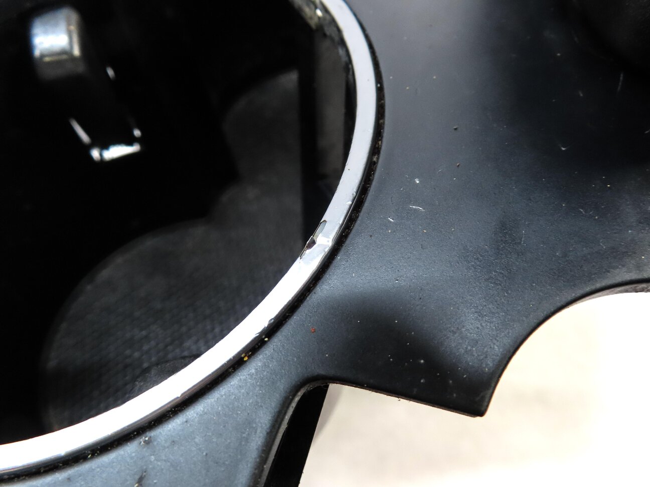 Thumbnail 8: 08-14 MERCEDES C-CLASS (W204) FRONT CENTER CONSOLE ARMREST COMPARTMENT (BLACK)