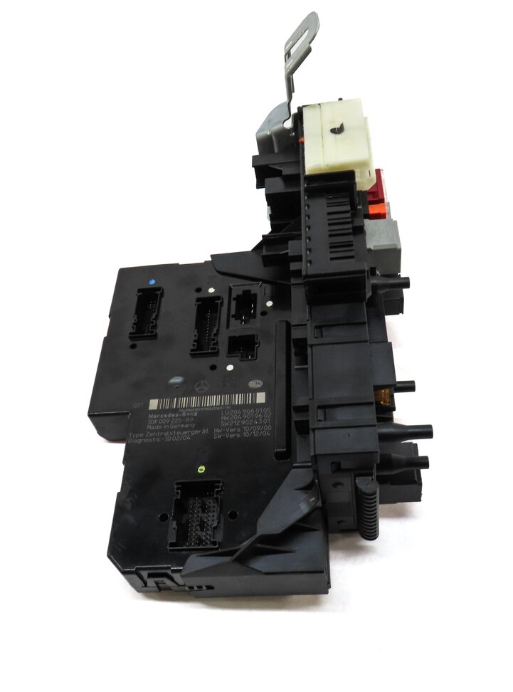 Thumbnail 2: 2012 MERCEDES C250 (W204) REAR SIGNAL ACQUISITION CONTROL MODULE SAM FUSE BOX