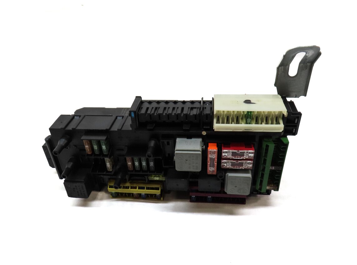 Thumbnail 3: 2012 MERCEDES C250 (W204) REAR SIGNAL ACQUISITION CONTROL MODULE SAM FUSE BOX