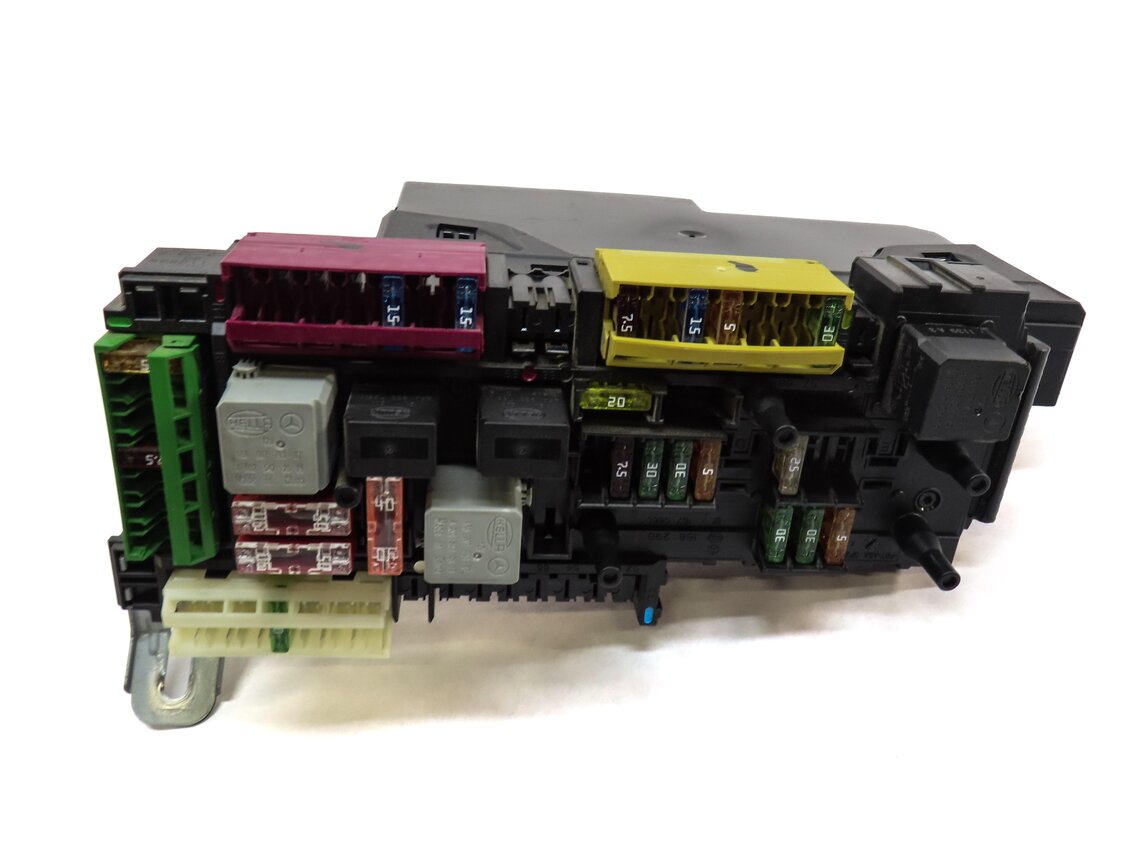 Thumbnail 4: 2012 MERCEDES C250 (W204) REAR SIGNAL ACQUISITION CONTROL MODULE SAM FUSE BOX