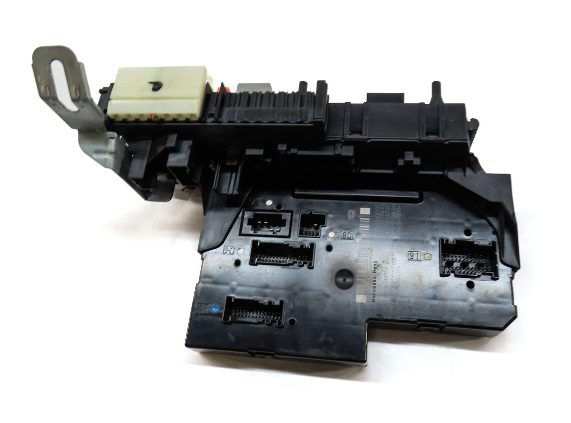 Thumbnail 5: 2012 MERCEDES C250 (W204) REAR SIGNAL ACQUISITION CONTROL MODULE SAM FUSE BOX