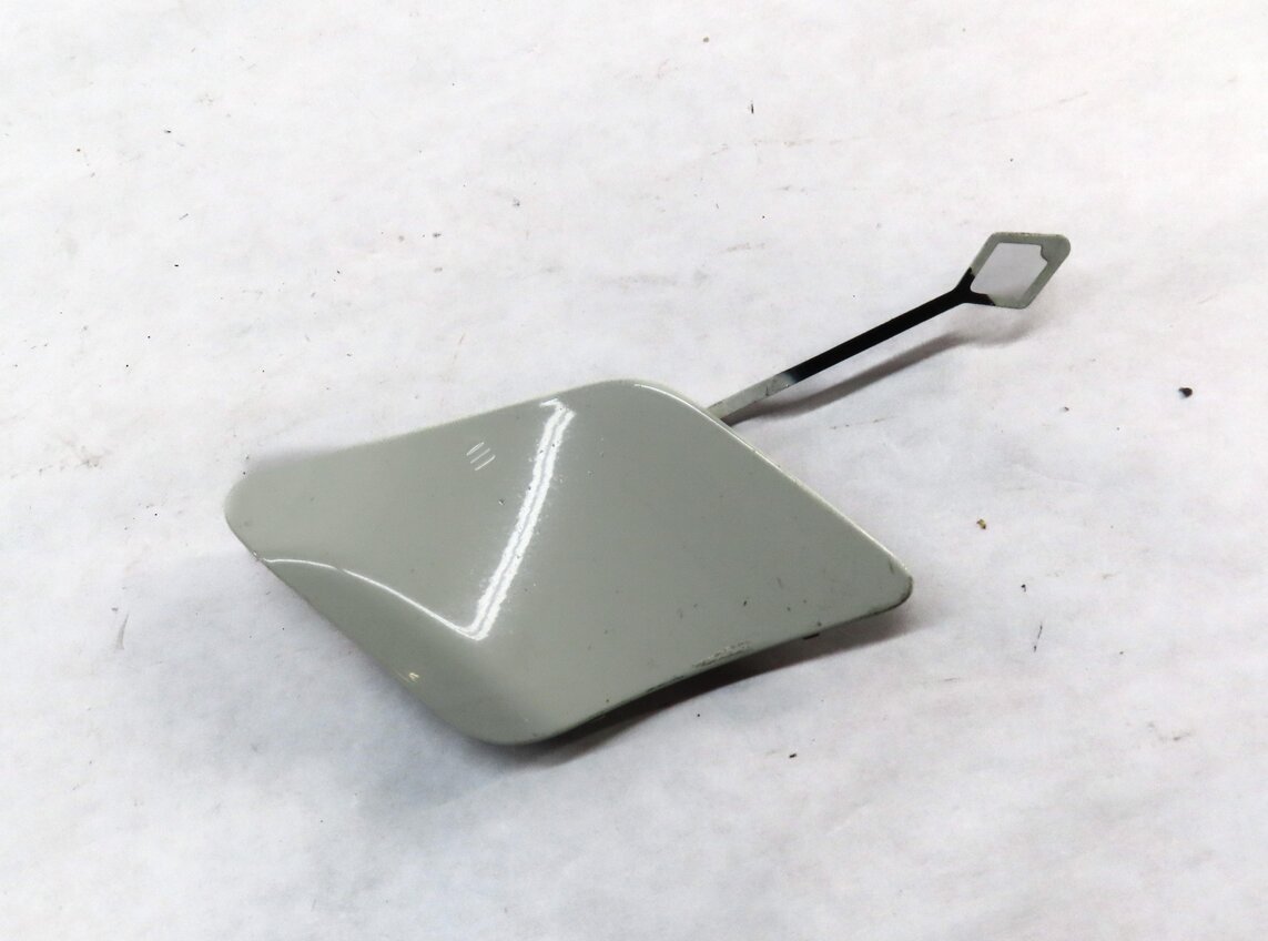 2012 MERCEDES C250 (W204) FRONT TOWING EYE TOW HOOK COVER TRIM (CALCITE WHITE)