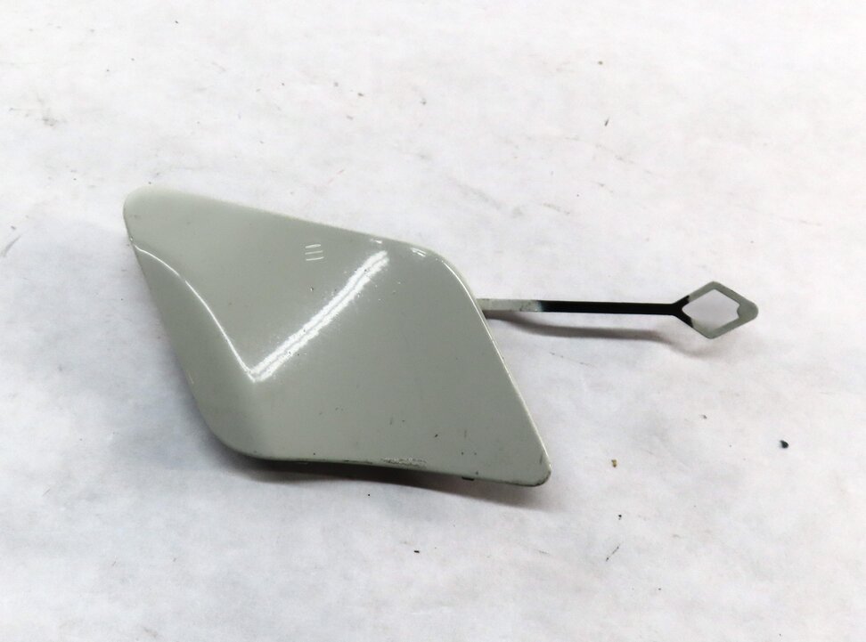 Thumbnail 2: 2012 MERCEDES C250 (W204) FRONT TOWING EYE TOW HOOK COVER TRIM (CALCITE WHITE)
