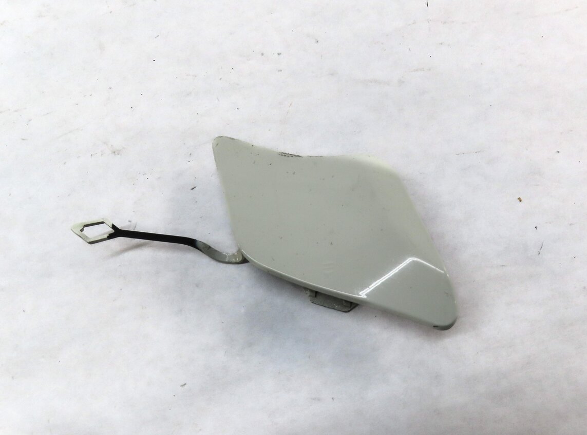 Thumbnail 3: 2012 MERCEDES C250 (W204) FRONT TOWING EYE TOW HOOK COVER TRIM (CALCITE WHITE)