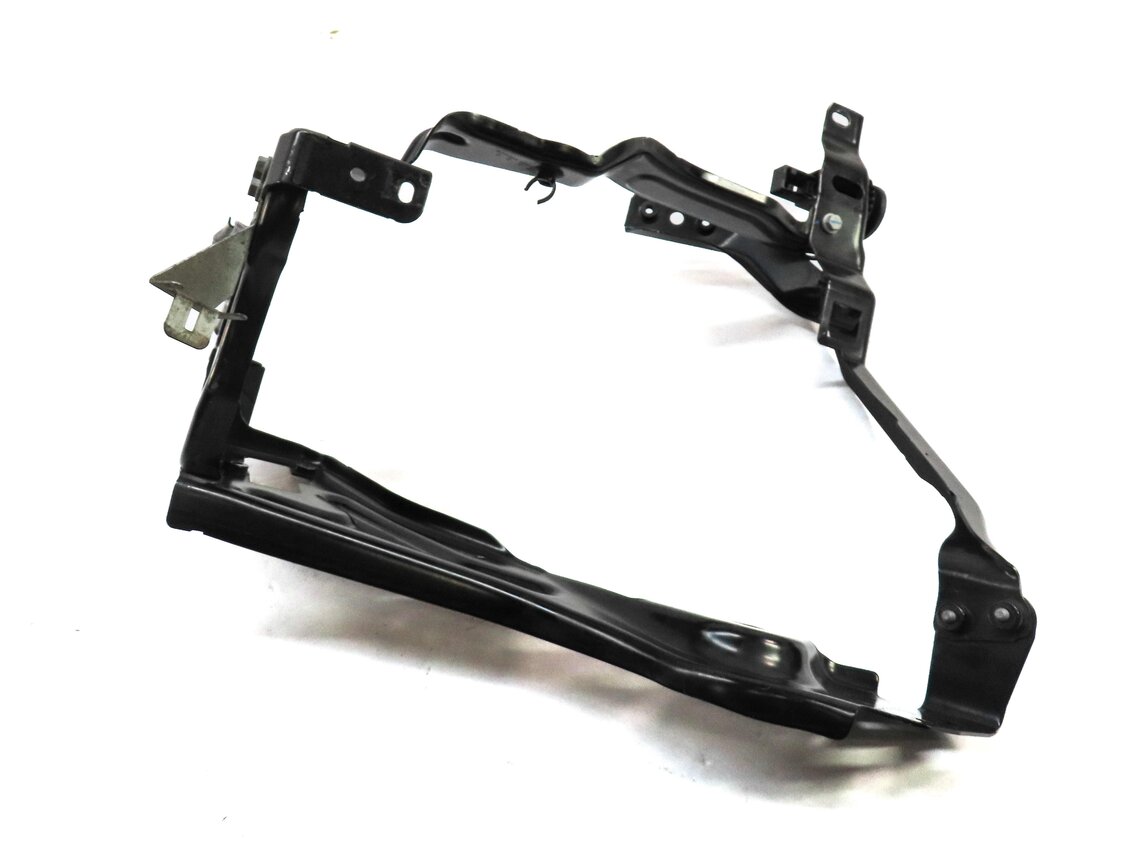 Thumbnail 4: 2012 MERCEDES C250 (W204) FRONT LEFT DRIVER HEADLIGHT MOUNT BRACKET SUPPORT