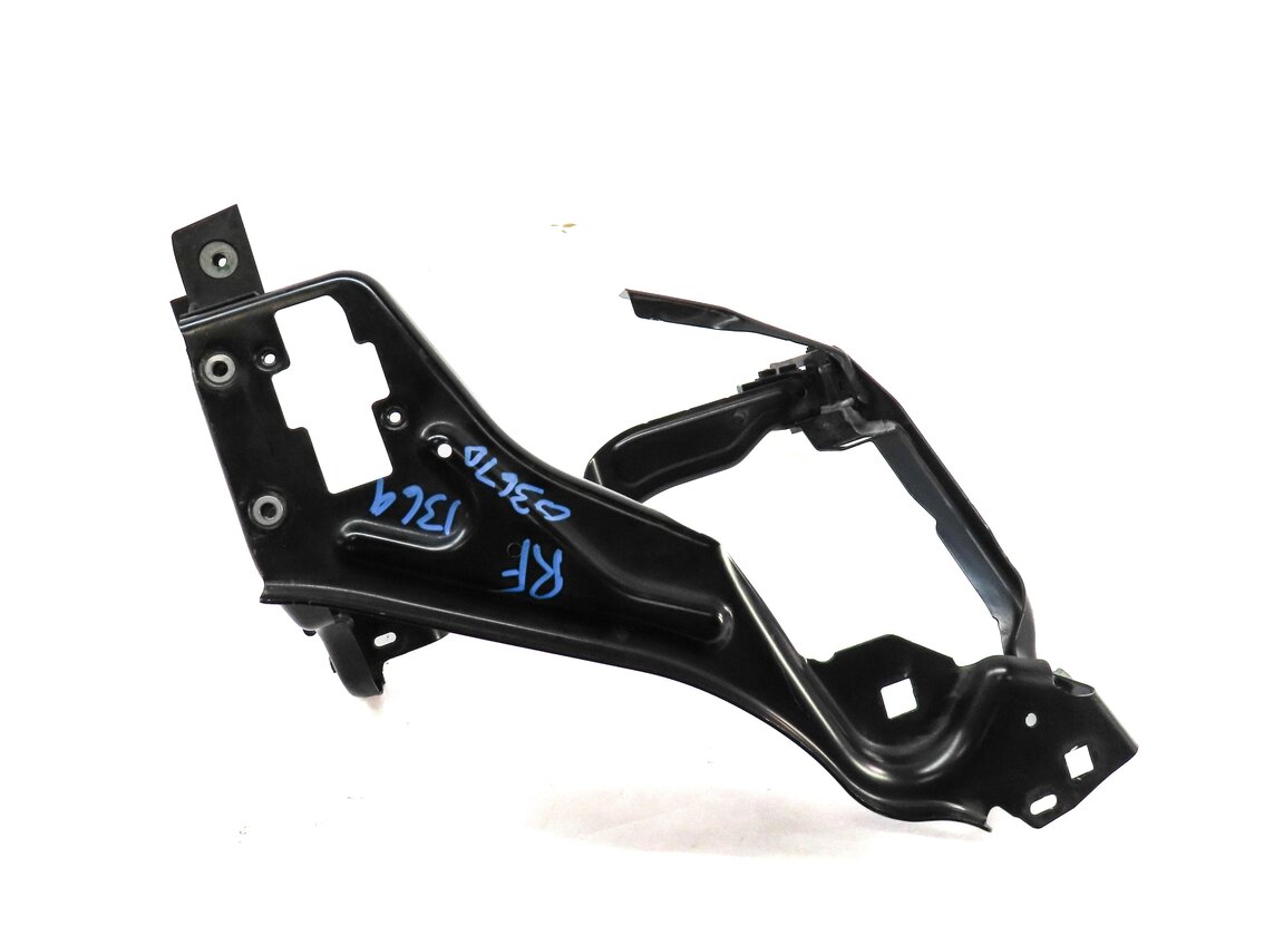 Thumbnail 4: 2012 MERCEDES C250 (W204) FRONT RIGHT PASSENGER HEADLIGHT MOUNT BRACKET SUPPORT
