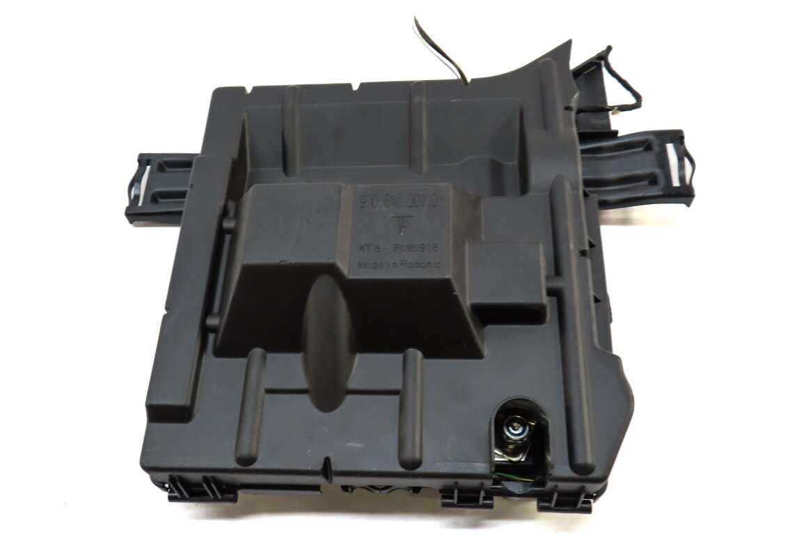 Thumbnail 2: 2012 PORSCHE PANAMERA (970 G1) POWER DISTRIBUTION FUSE BOX 97061030101