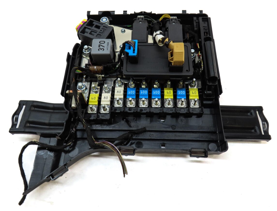 Thumbnail 3: 2012 PORSCHE PANAMERA (970 G1) POWER DISTRIBUTION FUSE BOX 97061030101