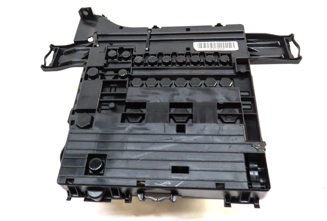 Thumbnail 5: 2012 PORSCHE PANAMERA (970 G1) POWER DISTRIBUTION FUSE BOX 97061030101