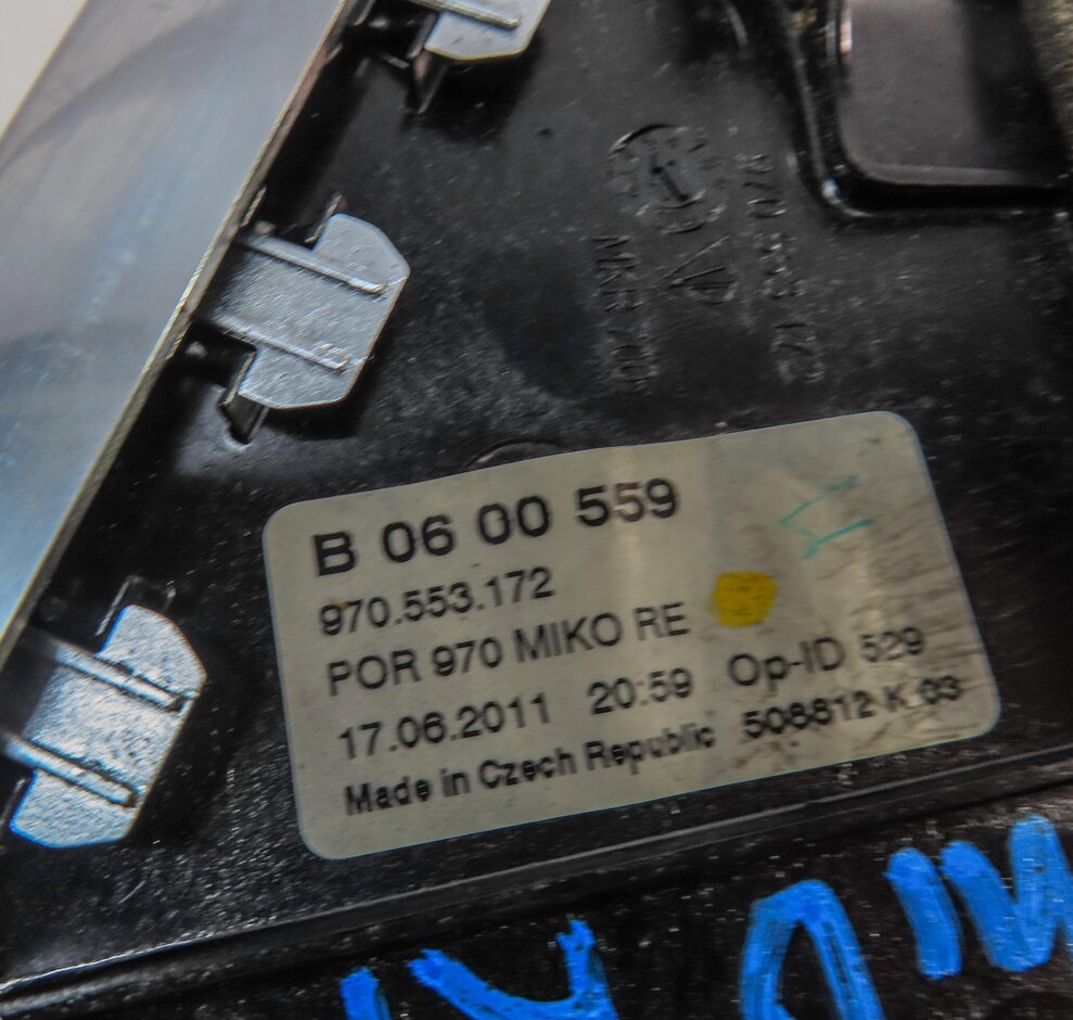 Thumbnail 5: 2012 PORSCHE PANAMERA (970 G1) REAR RIGHT CONSOLE A/C HEATER AIR VENT (BLACK)