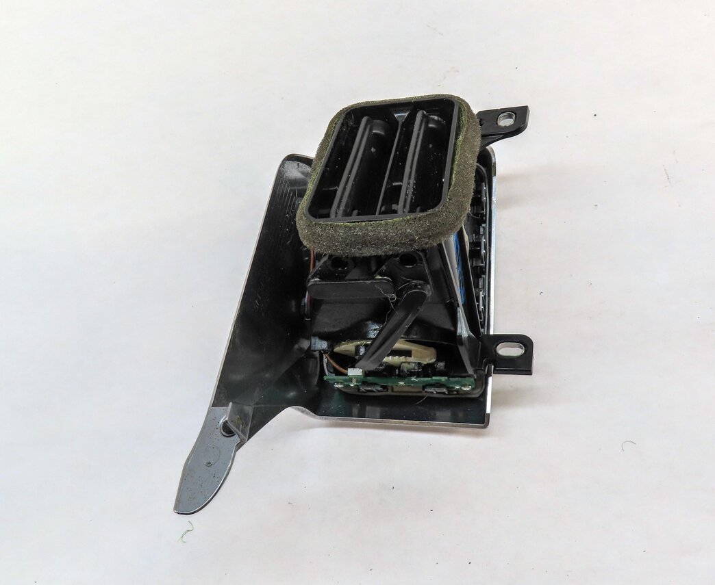 Thumbnail 3: 2012 PORSCHE PANAMERA (970 G1) REAR LEFT CONSOLE A/C HEATER AIR VENT (BLACK)