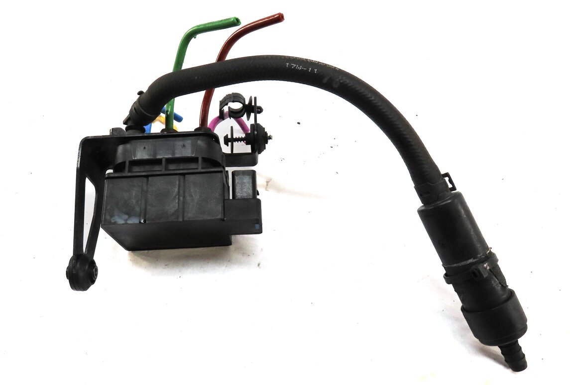 Thumbnail 4: 2012 PORSCHE PANAMERA (970 G1) AIR SUSPENSION VALVE BLOCK 97035815302