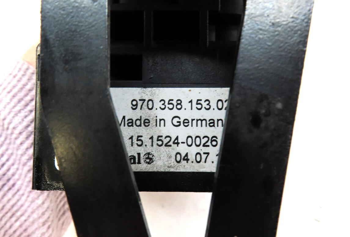 Thumbnail 6: 2012 PORSCHE PANAMERA (970 G1) AIR SUSPENSION VALVE BLOCK 97035815302